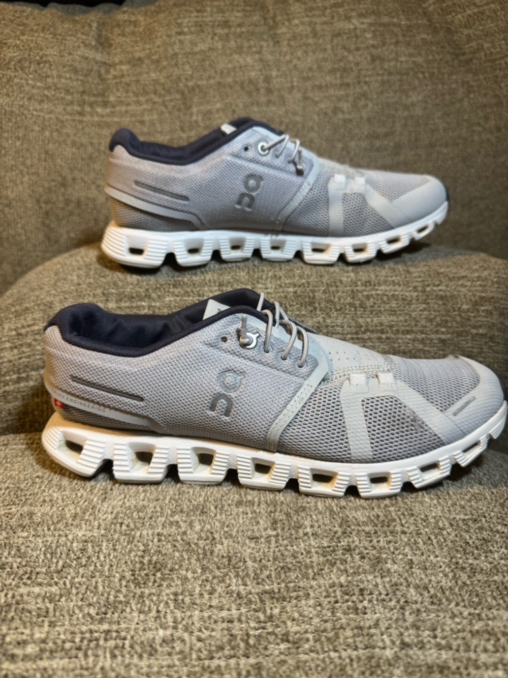 On Cloud 5 athletic Men’s running shoes Size 7